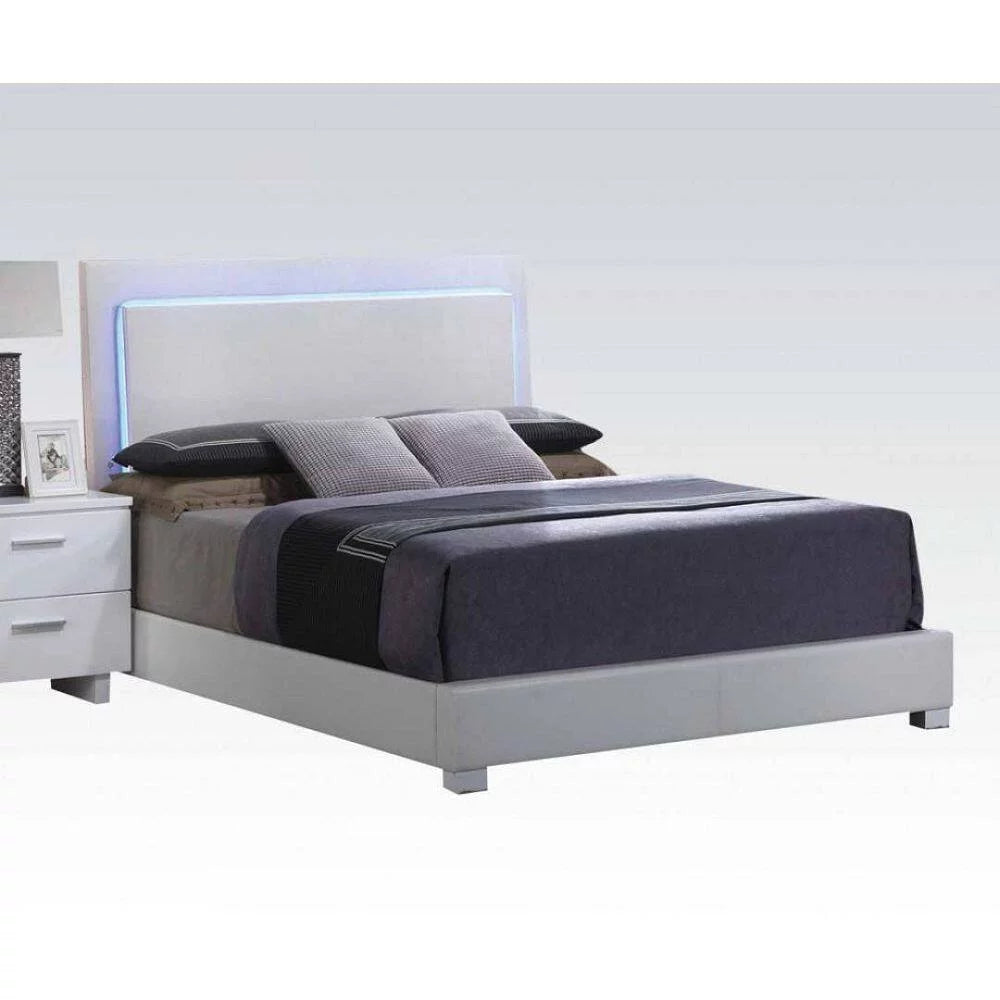 King Bed in White PU & Chrome Leg S436951