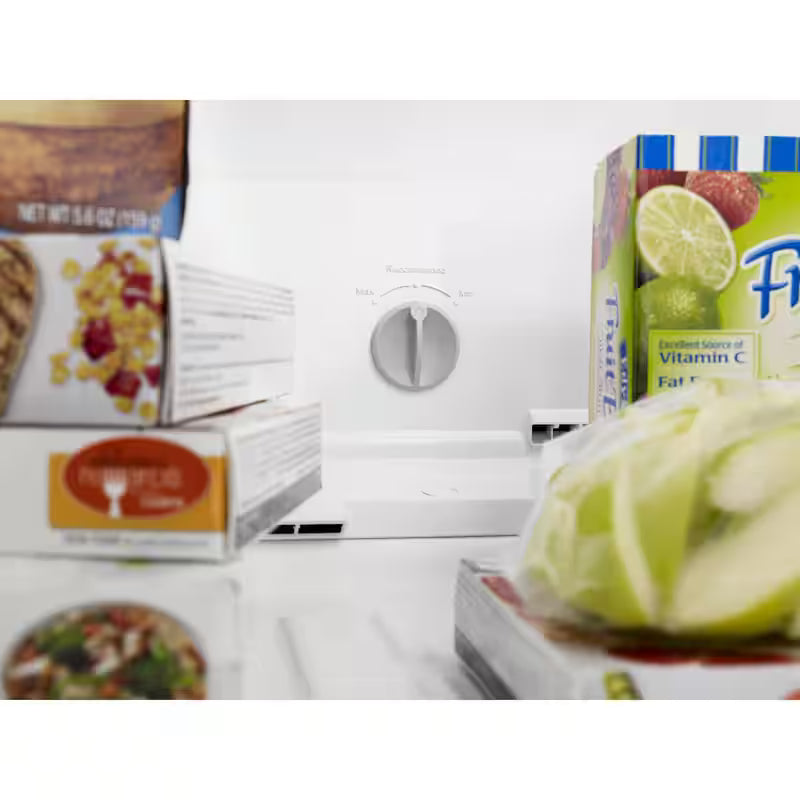 18 cu. ft. Top Freezer Refrigerator Y471