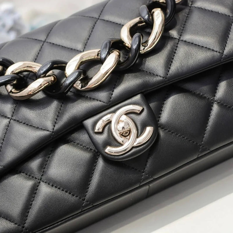 Flap Bag With Large Bi-Color Chain N731621