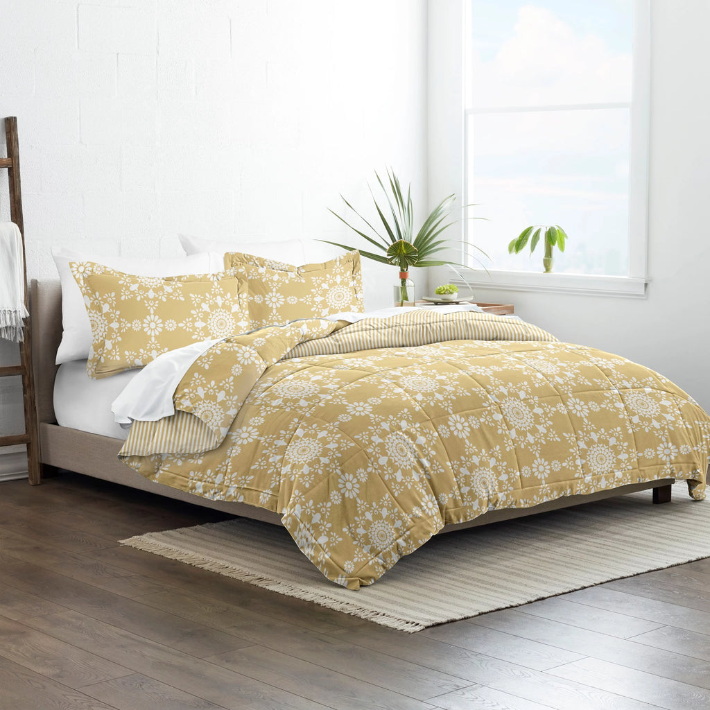 3-Piece Yellow Daisy Reversible Comforter Set C44645