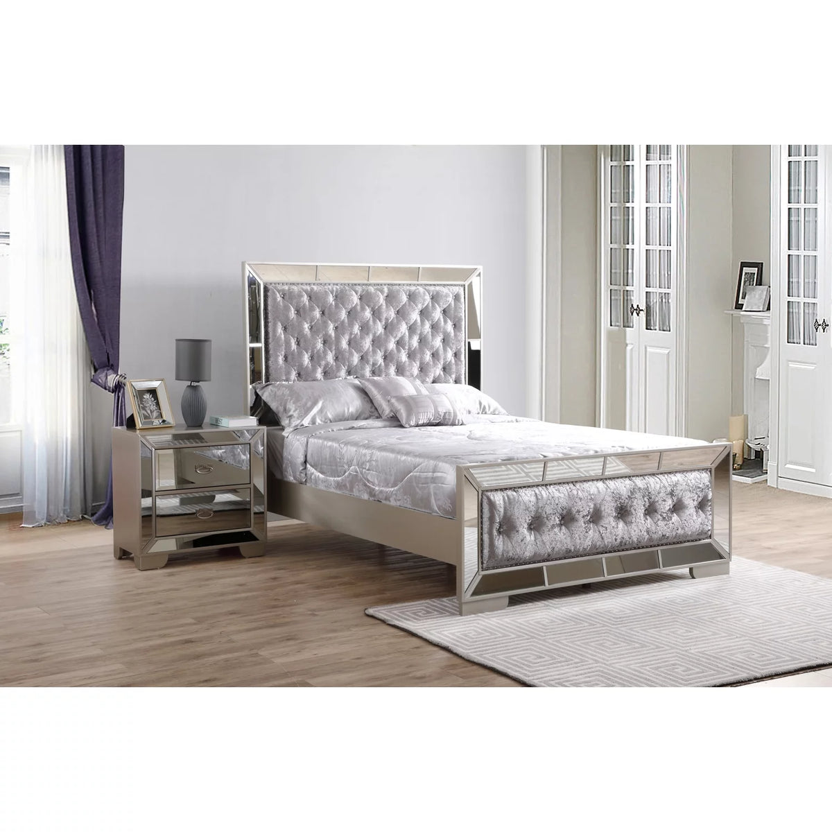 Queen Bed O7377