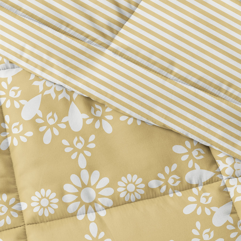3-Piece Yellow Daisy Reversible Comforter Set C44645