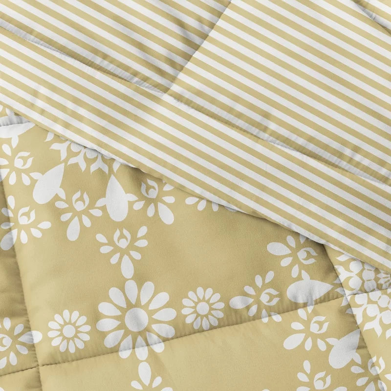 3-Piece Yellow Daisy Reversible Comforter Set C44645